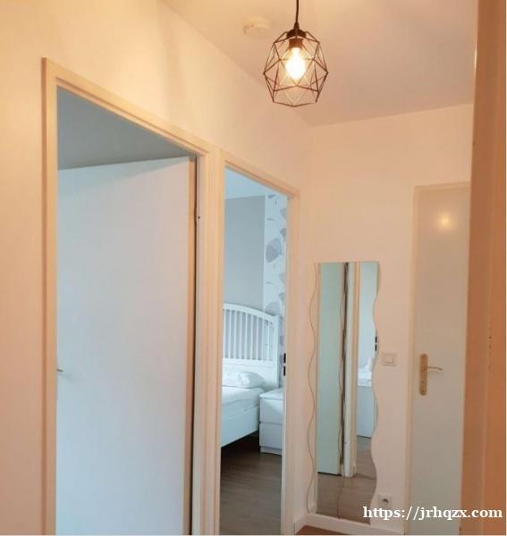 92省富人区châtillon(沙蒂永)92320 单间出租 精装家具齐全 环境优雅房间双人床 衣柜 92省富人区châtillon(沙蒂永)92320 单间出租 精装家具齐全 环境优雅房间双人床 衣柜