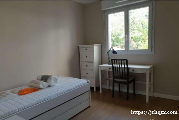 92省富人区châtillon(沙蒂永)92320 单间出租 精装家具齐全 环境优雅房间双人床 衣柜 92省富人区châtillon(沙蒂永)92320 单间出租 精装家具齐全 环境优雅房间双人床 衣柜