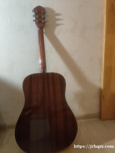 出售一把芬达木吉他