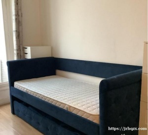 18区独立单房出租， 有日常生活家居，Wi-Fi… 交通方便，12号地铁，31路，60路，95路公共