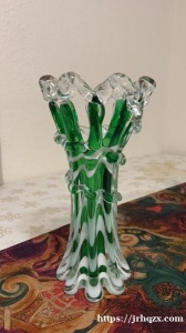 转让手工吹玻璃工艺花瓶$600。电话2533313812。Jun