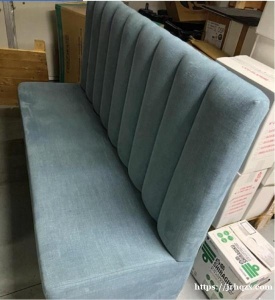 出售 九成新沙发用了3 个月，颜色牛仔蓝 1张长170cm 2张长150cm 1张长 140cm