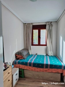 5号线Urgel地铁口3分钟 __-（单人间房）精装修阳光带空调出租，整体4室2卫1厅1厨，1楼步梯