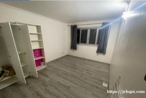 92房屋情况、三间房间60平方！即日起开始出租、还有两个房间、分别是650和600一个月！