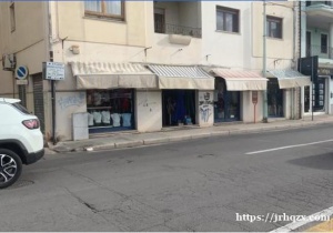 百货店出售 位于cagliari selargius 公司对面 很有提升空间 由于父母年龄较大做不动