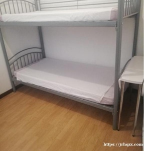 78凡尔赛Versailles市中心有一个床位出租，富人区，刚装修过，治安良好，有暖气，网络