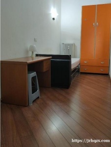 米兰单人间出租，安静整洁卫生，室内禁止抽烟和养宠物！是做美甲， 美容理发 店员工作的理想安静