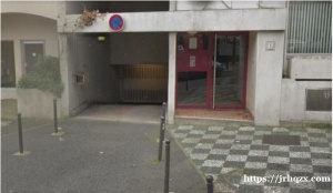 94省 Vitry-sur-Seine 市中心地下车库出租，电子锁进出，专门物业管理，安全便捷。