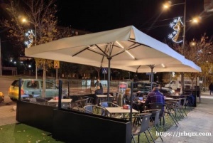 在toledo酒吧转让，酒吧+餐。新装修1年不到，店铺干净整洁，厨房带烟囱，租金便宜，地段好