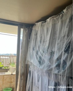 嘎特训慢高楼三号楼，上下铺搭铺，有网络，冬天中央供暖，电梯，电器都有，购物方便，离地铁口近