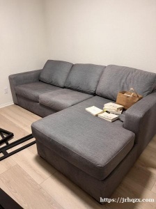 二手沙发 买了两年不到 因为搬了新家所以闲置在家里 八成新 价格$300 （$1200买的）