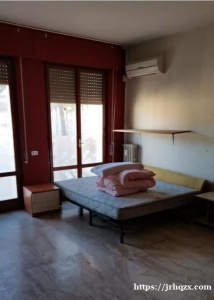 普拉托靠近白石头附近Via nistri 4个房间 一个厨房 一个厕所出租 房租1300包物业费