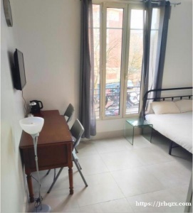 巴黎20区studio出租 离地铁站 porte de bagnolet 3号线1分钟 家具设备齐全