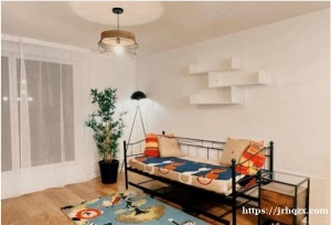 短租新装修70平两室一厅，走路4分钟地铁4号线Bagneux，走路三分钟大超市欧尚。