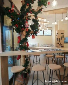 Tabaccheria烟草店酒吧带厨房转卖整体上全部新装修，酒吧平方面积200平米