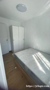 6号线Usera地铁口400米 __-特价精装(单身公寓)+冷暖空调出租 __-2楼步梯,交通便利。