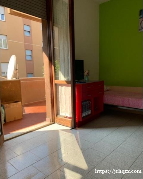 米兰市内PIAZZA NIZZA附近.320 €.押一付一.有一位男士单人床位出租.安静 米兰市内PIAZZA NIZZA附近.320 €.押一付一.有一位男士单人床位出租.安静