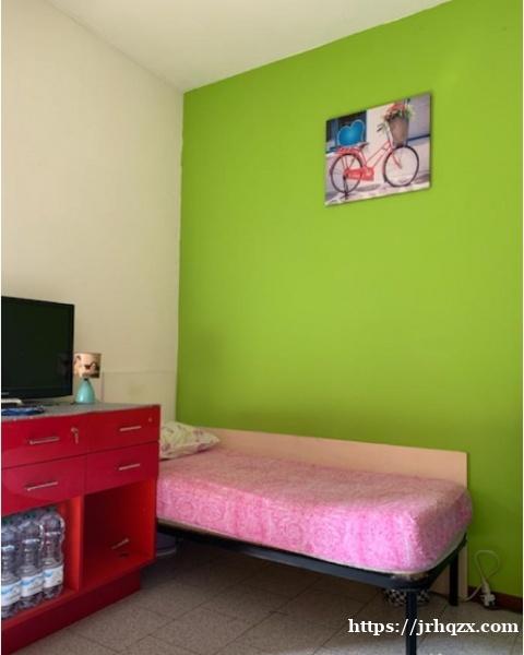 米兰市内PIAZZA NIZZA附近.320 €.押一付一.有一位男士单人床位出租.安静 米兰市内PIAZZA NIZZA附近.320 €.押一付一.有一位男士单人床位出租.安静