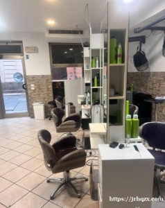 modena出理发店，平均业绩月一个人做业绩5000。（两个人加老外之前平均业绩6800）。