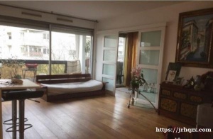 92 区Courbevoie 两个大开间50平artement, 带一个大联通阳台，精致装修