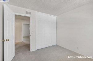 Fremont 94536上下二层的townhouse,近购物方便，安静，安全，合用卫生间、厨房