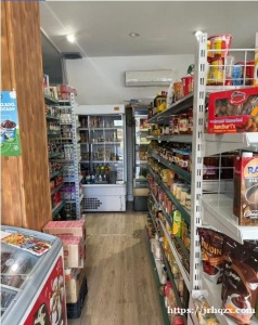 【菜店+糖果店转让】 位于马德里la elipa区分 avenida de daroca 大街62号