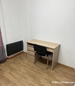 别墅1楼单间11平米包水电网络，，1个人1个月420欧，离地铁9号线总站走路7分钟.