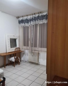 Strozzi 小coop酒吧对面有大房间搭铺适合夫妻住可以烧有网络