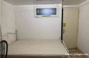 有房租，18m², 550 €，全包 。3 分钟地铁，M°villejuif paul vailla