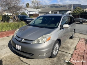 你好2009年 Toyota Sienna XLE高配 出售 干净的抬头 没有事故 运行良好