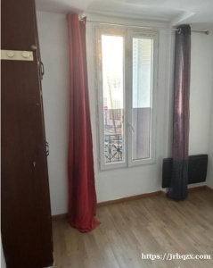 别墅1楼单间11平米包水电 网络，，1个人1个月380欧，离地铁9号线总站走路7分钟