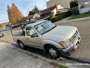 2000年小型货车，Toyota Tacoma ，Pu 4x2，行车咪数15万，已通过烟雾检测