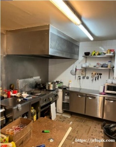 95 区点单日餐出让 生意好因缺乏人手 楼上可以住宿但不是合同 有意者请发信息给我