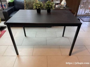 中国城百佳超市对面，黑色书桌$35刀（很新）。43”长x27”宽x29”高。