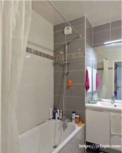 7号线终点 La courneuve 教堂附近新楼【单间出租】限住一人,有电梯,WiFi,中央供暖