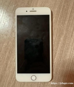出售iPhone 8 Plus 256GB白色，一直带着玻璃膜和手机壳使用无刮痕