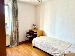 3号线San fermin地铁站 __-3室1厅1卫1厨整租 __- 一间双人房，一大一小两个单人间