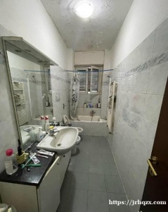 米兰 quartogiaro via lagarina 一套房子出租 有四个同样大的大房间