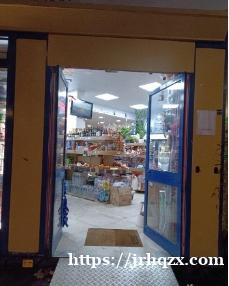 杂货小吃店 转让巴黎14区，地址 ：40 bd brune 75014 ,刚开1年多， 想转行