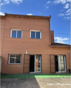 马德里郊区三层别墅出租，离仓库区10几分钟车程，房租只要700