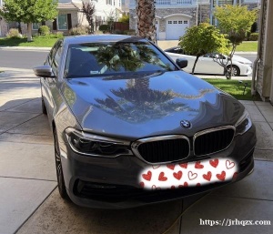 出售一辆二手车 BMW 2018 530e ，行驶近6万mi,车身灰色，内饰黑色。油电混合豪华顶配