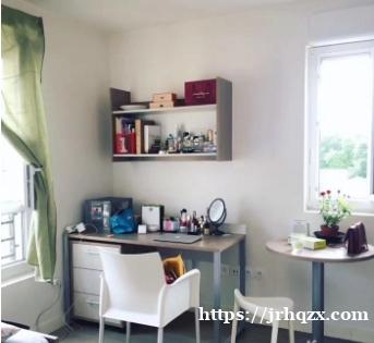 1号独立单间公寓短租。富人区,20平,周租280欧/周,月租850欧。压一付一,即日起住。 1号独立单间公寓短租。富人区,20平,周租280欧/周,月租850欧。压一付一,即日起住。