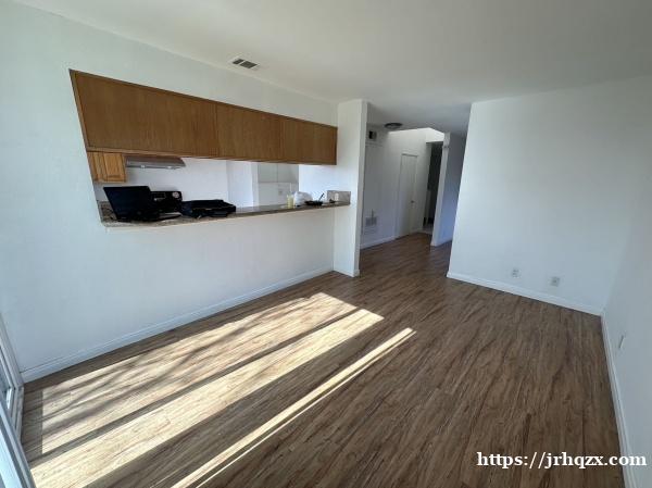 El sereno一个安静和安全的社区有新粉刷condo出租,位置便利,15分钟车程到洛杉矶市中心 El sereno一个安静和安全的社区有新粉刷condo出租,位置便利,15分钟车程到洛杉矶市中心