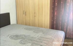 5号线Urgel地铁站 __-单间300出租，全包除电，3楼没电梯, 房型：3室1厅1卫！ __-月