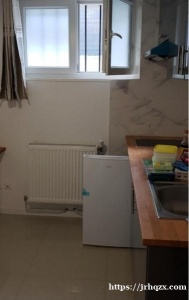 94省7号地铁篮缐leo lagrange 站，出口走路5分鈡，單人studio，家具齐全