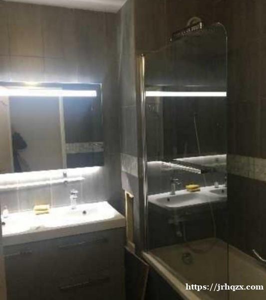 由于房客回国,现有一个房间出租,房子位于地铁8号线附近, 走路1分钟即可到达creteil univ 由于房客回国,现有一个房间出租,房子位于地铁8号线附近, 走路1分钟即可到达creteil univ