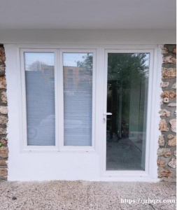 94省靠近13区 全新装修studio位置：T9 vitry 市政府下车8分钟 到家或五分钟bus