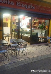 05省中餐外卖店转让，面积120平，房租650。楼上50平2层，房租350.室内16个位置，