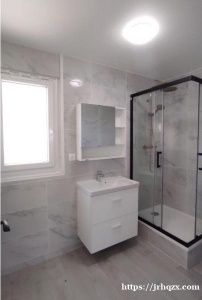 八号线Creteil universite站地铁口(步行1分钟！）全新装修房间出租。靠近巴黎12大，