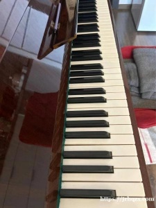 【闲置】圣彼得堡同城出售红色十月钢琴.1000Rmb..自提.可议..